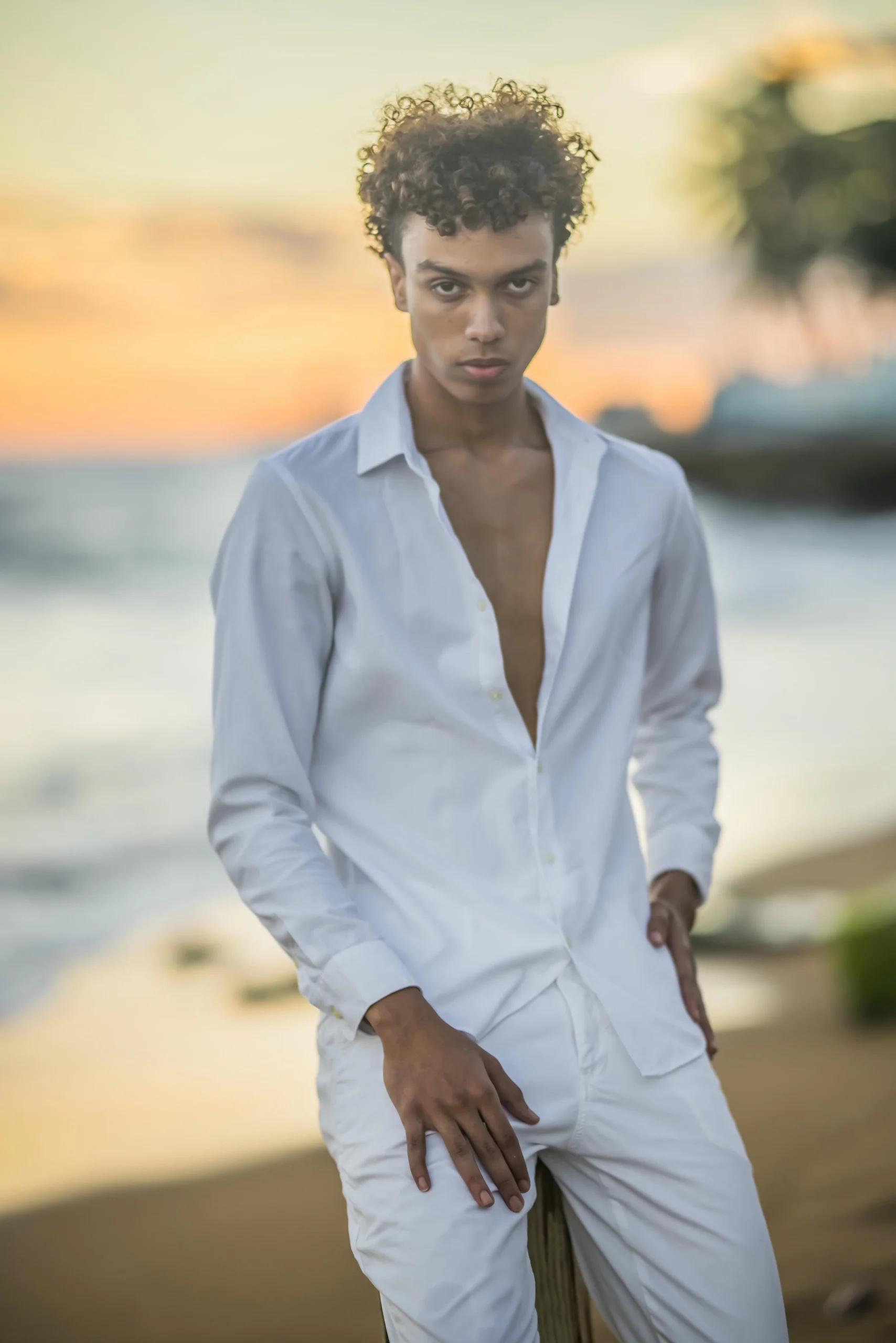 Atardecer en la playa de Santo Domingo durante una sesión fotográfica.